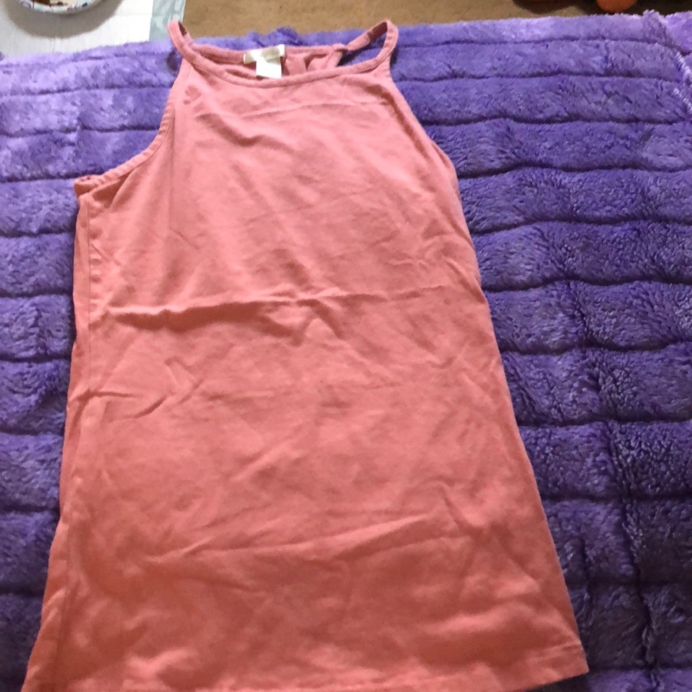 pink tank top